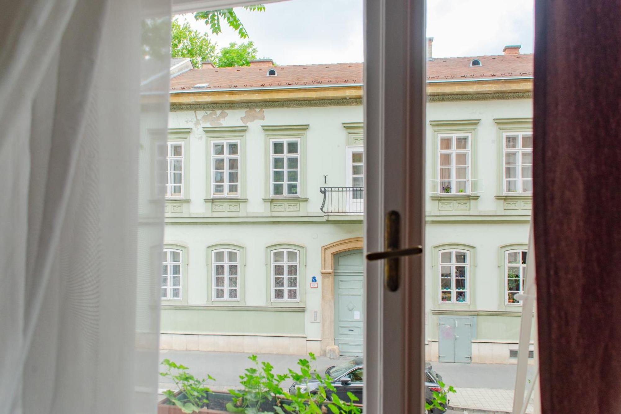 Spacious Family Suite Along River Side, In The Heart Of Buda Budapest Eksteriør billede